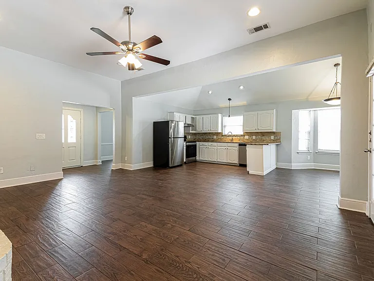 401 Kathy Ln — Photo 6