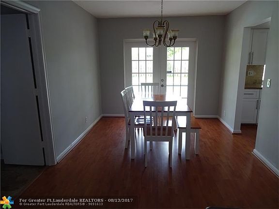 4th image of 10660 NW 21st St