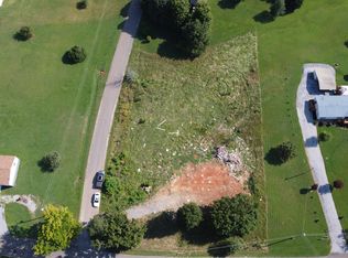 566 Old Stage Rd, Dandridge, TN 37725