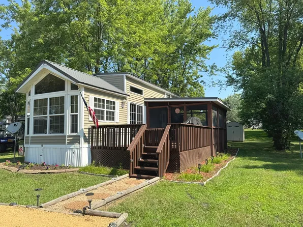 28-54 Woodhaven Lakes, Sublette, IL 61367