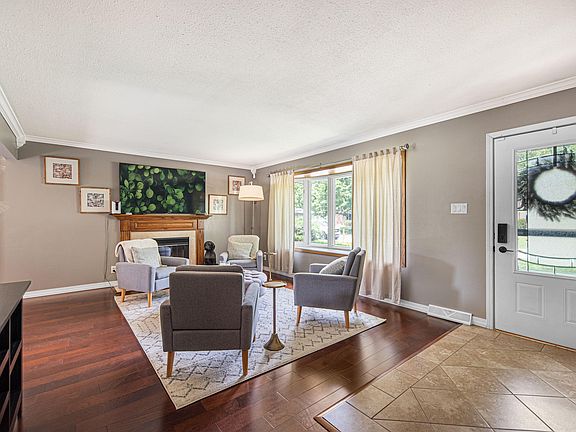 2nd image of 617 Greentree Dr