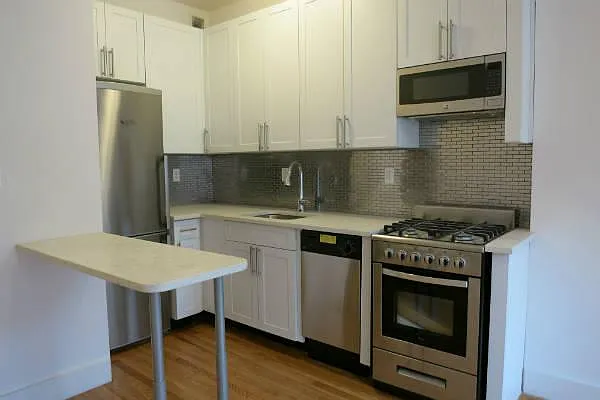 Rented by Manhattan Best Realty, Inc. | media 9