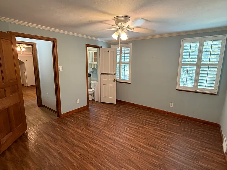 6452 E Lovers Ln — Photo 9
