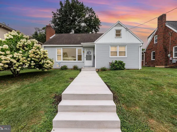 19 W Maplewood Ave, Mechanicsburg, PA 17055
