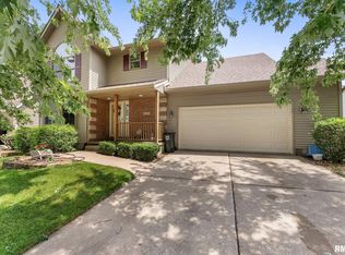 6117 Hillandale Rd, Davenport, IA 52806