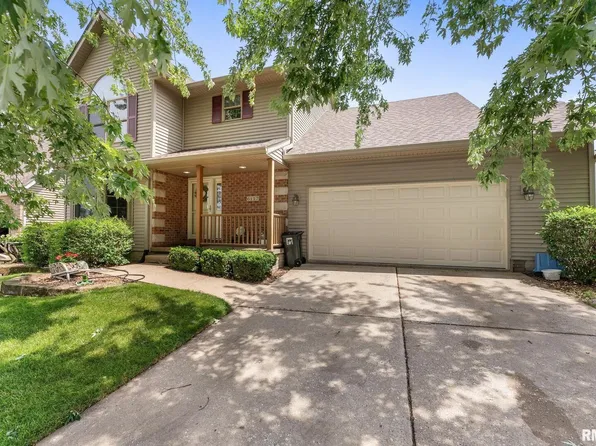 6117 Hillandale Rd, Davenport, IA 52806