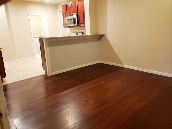 3rd image of 8 Waverly St #1