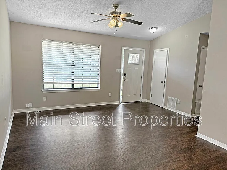 7524 Sandy Creek Dr — Photo 3