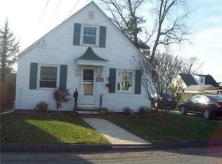 92 Jordan Ave, Cranston, RI 02910