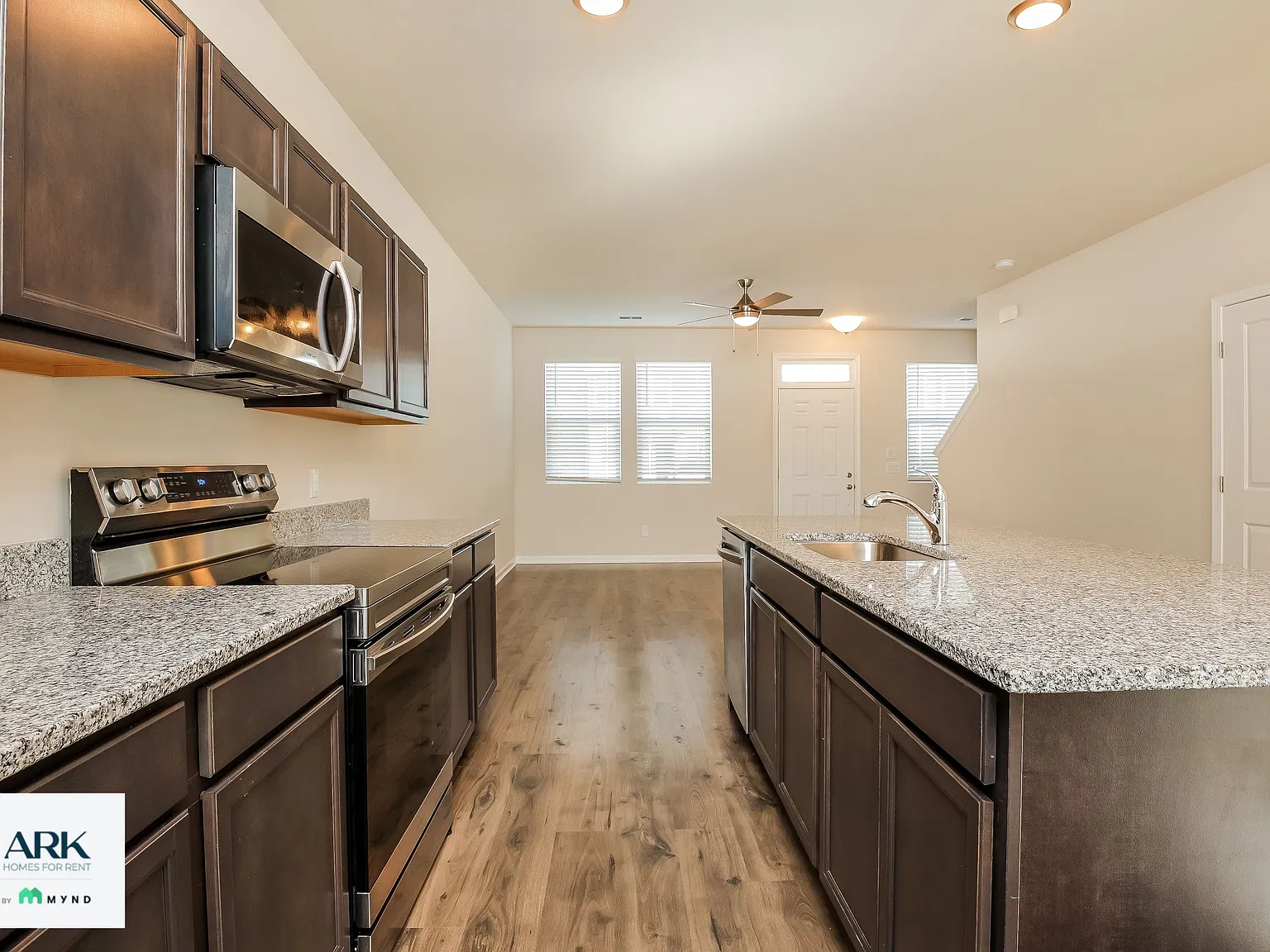 3 bed, 2.5 bath, 1315 sqft, $1,865 — Photo 4