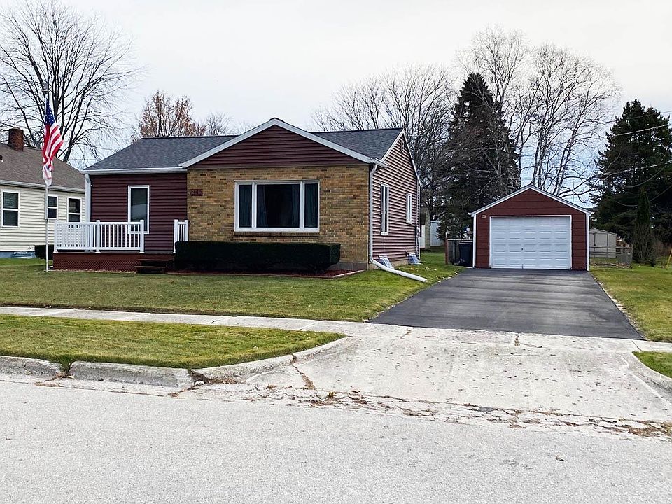 206 Stassen St, Algoma, WI 54201 Zillow