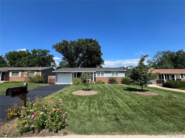 11009 Arctic Dr, Saint Louis, MO 63123