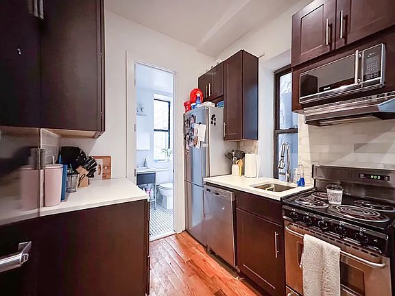 3rd image of 26 Van Dam St #5RW