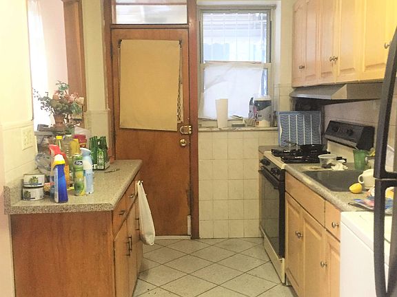 4th image of 2369 27th St #1
