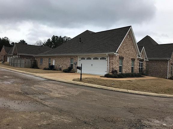 2nd image of 322 Leigh Ln