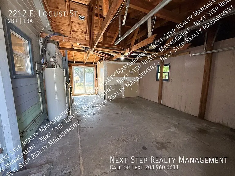 2212 E Locust St — Photo 11