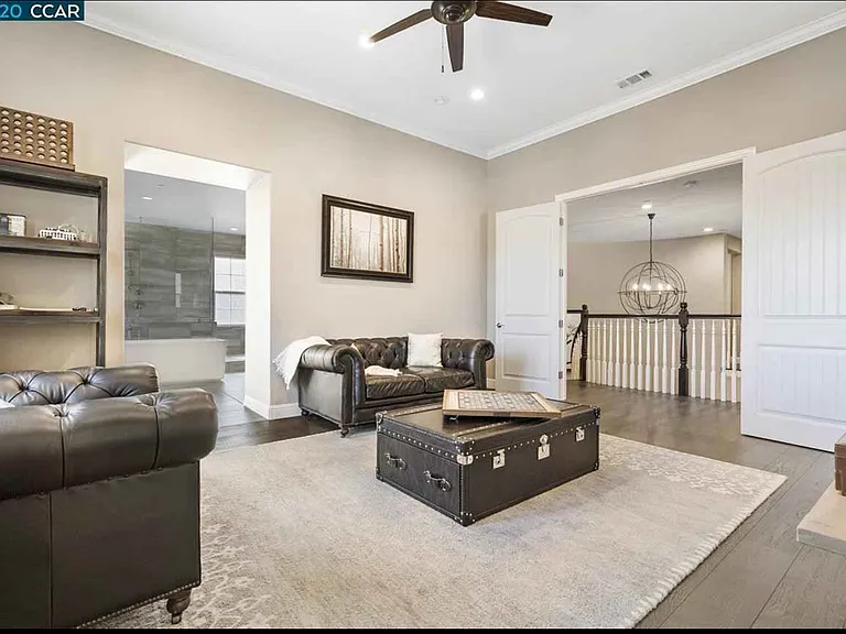 2049 Elderberry Dr — Photo 12