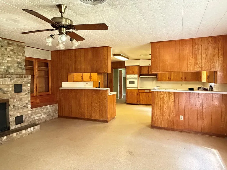1410 S Circle St — Photo 2