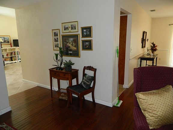 3rd image of 20 Heather Ln