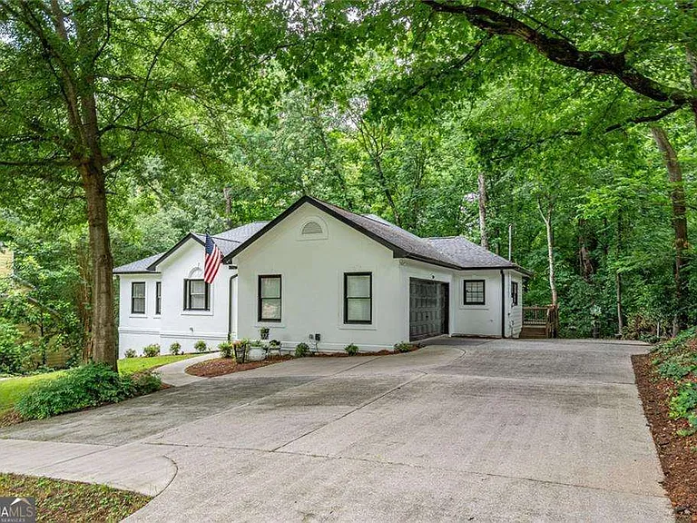 3924 Ashford Dunwoody Rd NE — Photo 2