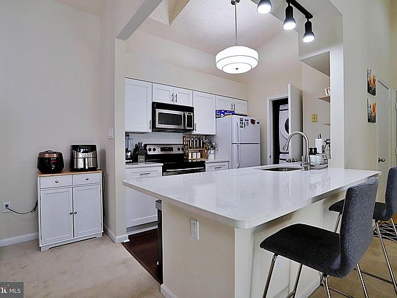 3rd image of 7701 Lafayette Forest Dr APT 31
