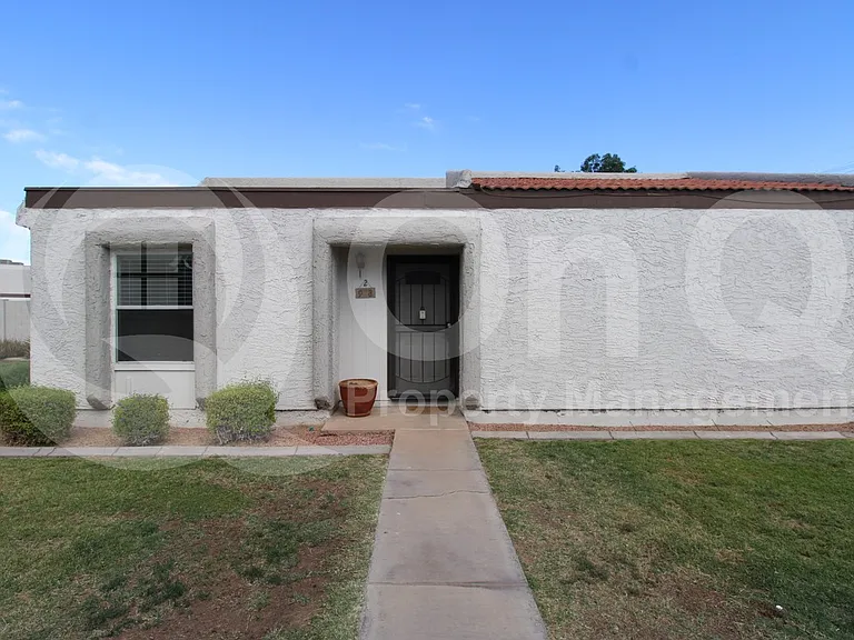 928 E Diamond Dr — Photo 1