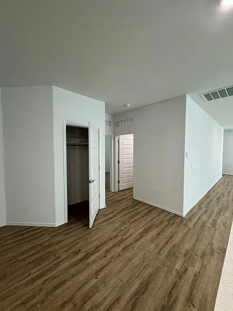 4 bed, 1815 sqft, $2,295 — Photo 4