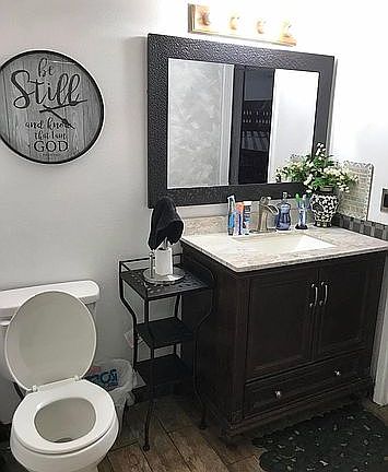 Full Hallway Bathroom