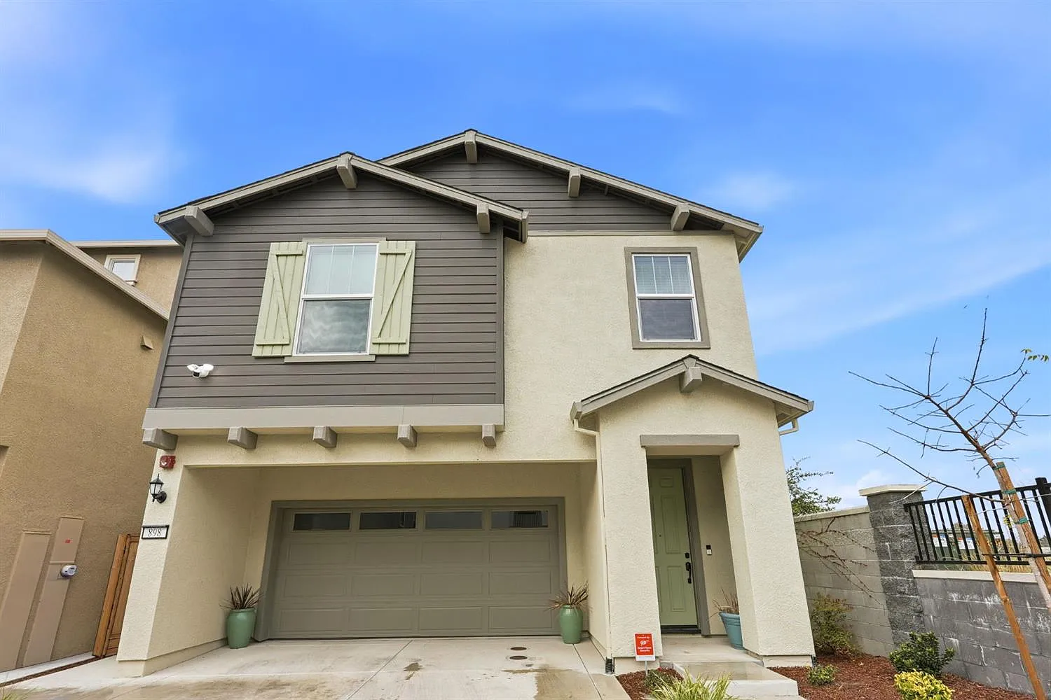898 Lake Park Cir photo 1