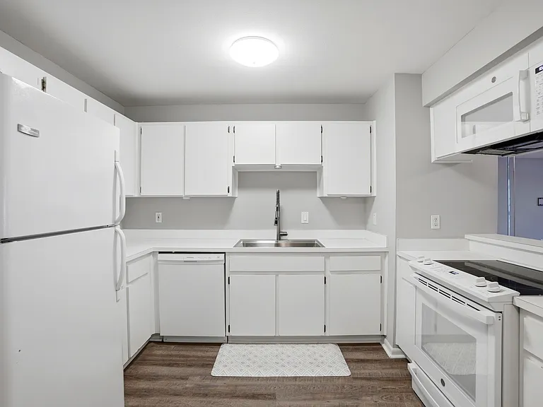 3002 W Cleveland St #B8 — Photo 3