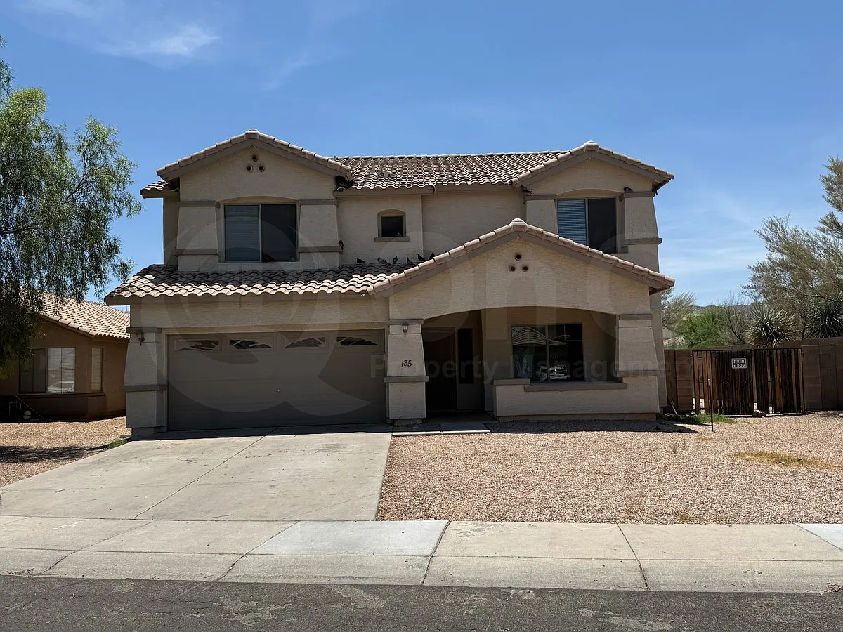 4 bed, 3.0 bath, 2634 sqft, $2,400 — Photo 1