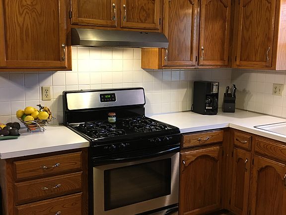 4th image of 1449 SW Highland Dr
