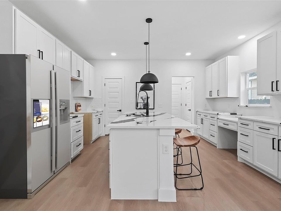 1st image of 1403 S Barry Ave