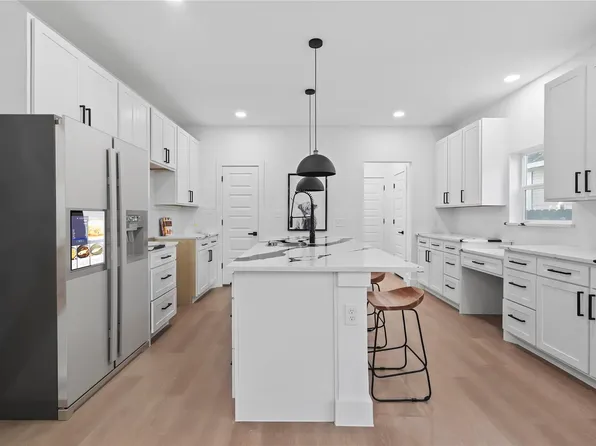 1403 S Barry Ave, Dallas, TX 75223