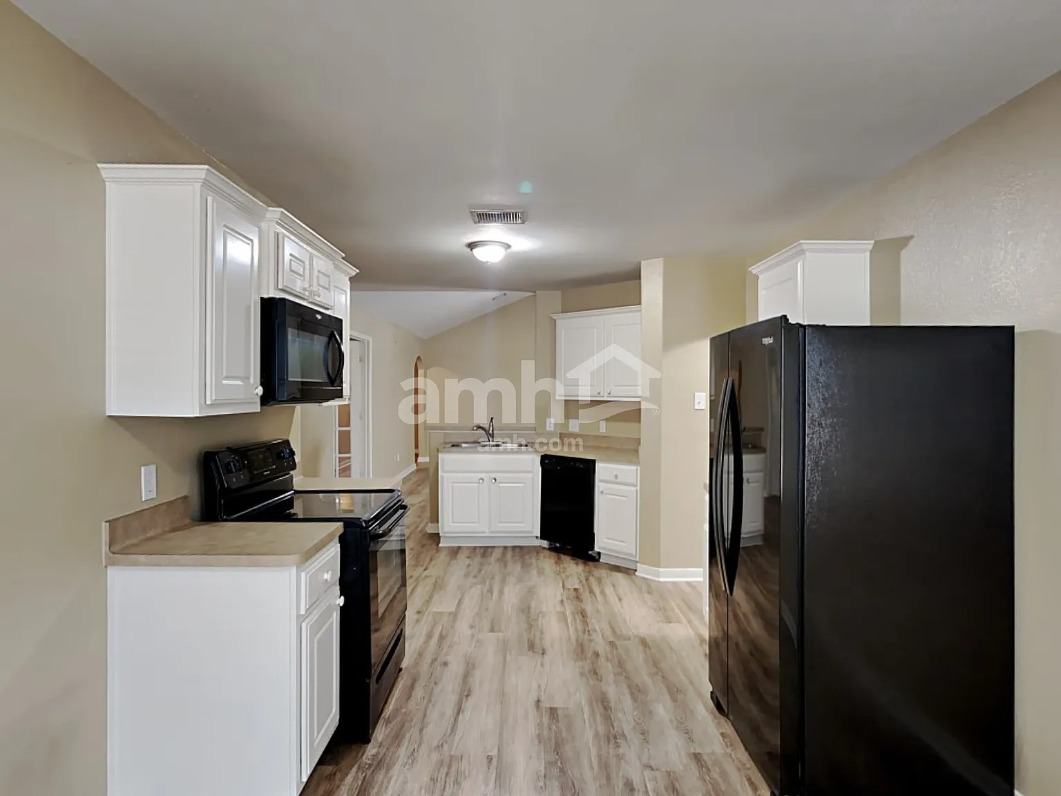 4 bed, 2.0 bath, 1814 sqft, $2,055 — Photo 3