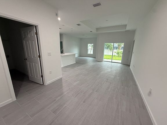 4th image of 2778 Pebble Ave