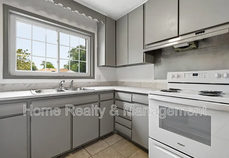 10712 Loren Ln — Photo 16