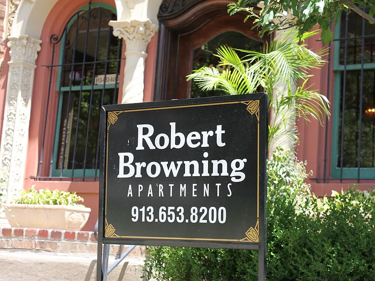 THE ROBERT BROWNING — Photo 3