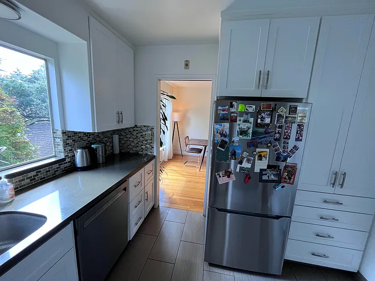 388 Staten Ave — Photo 3
