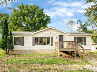 520 E Eureka St, Greenville, MI 48838