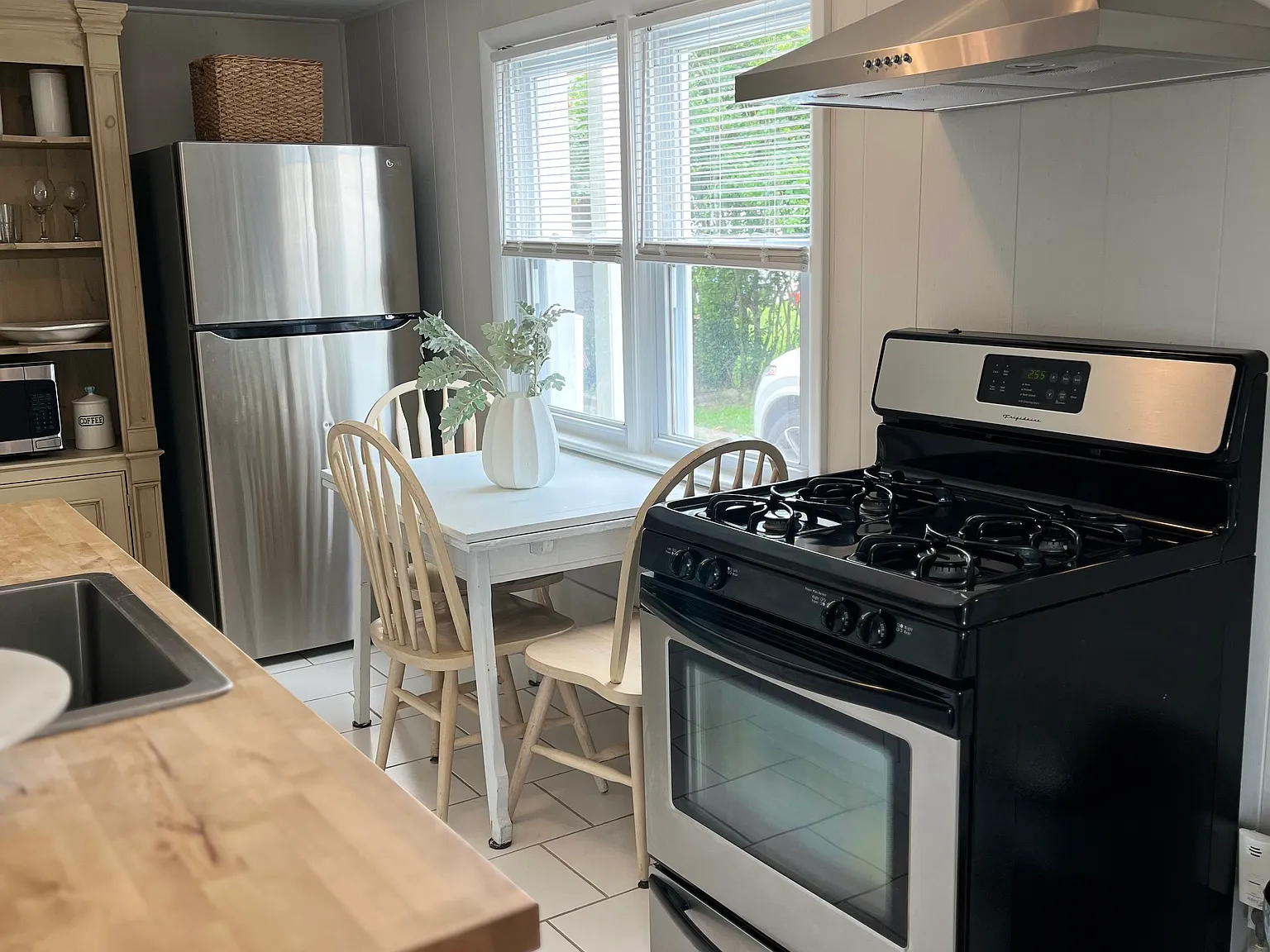 2 bed, 550 sqft, $1,600 — Photo 2
