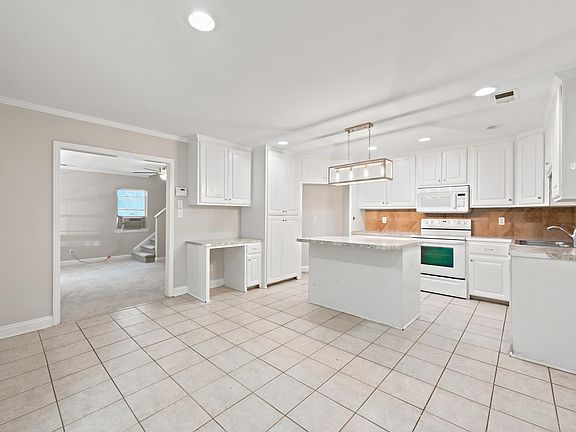 4th image of 325 Pall Mall St