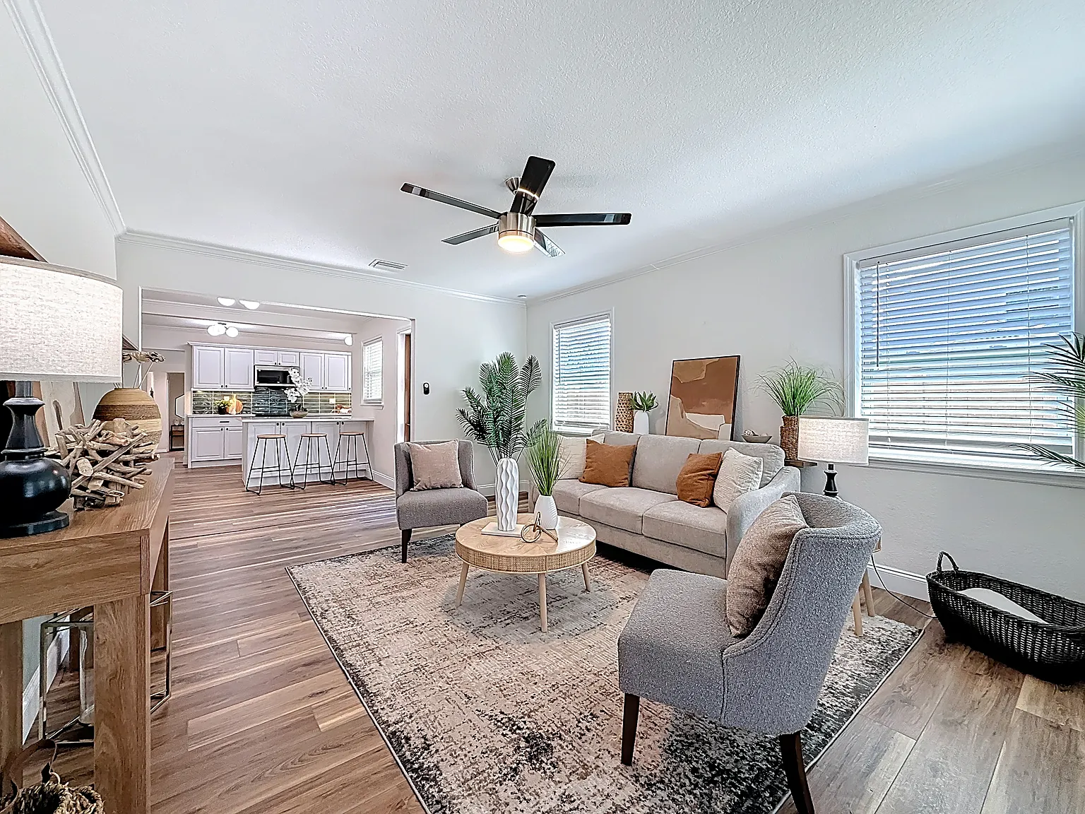 3 bed, 1810 sqft, $4,200 — Photo 2