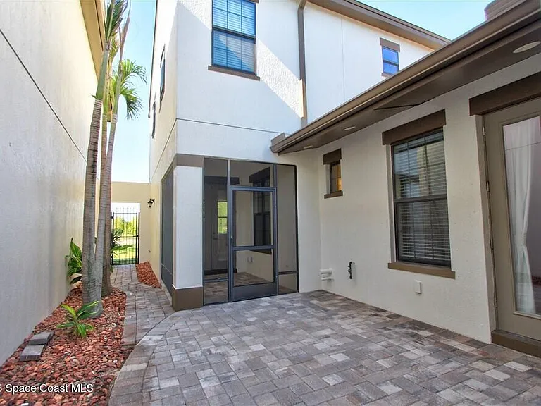 8810 Napolo Dr — Photo 14