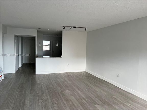 2nd image of 1770 NE 191st St #510-C1
