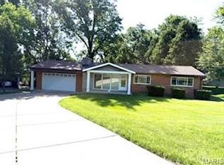 8423 Louwen Dr, Saint Louis, MO 63124