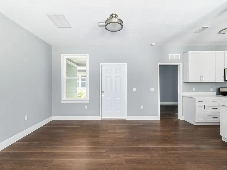 420 NW 3rd Ave — Photo 7