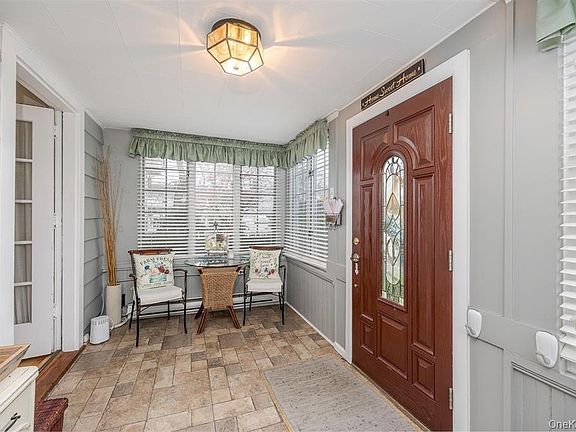 3rd image of 18 yale Place