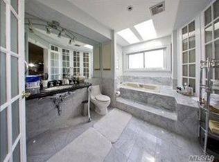 21 John Bean Ct, Port Washington, NY 11050