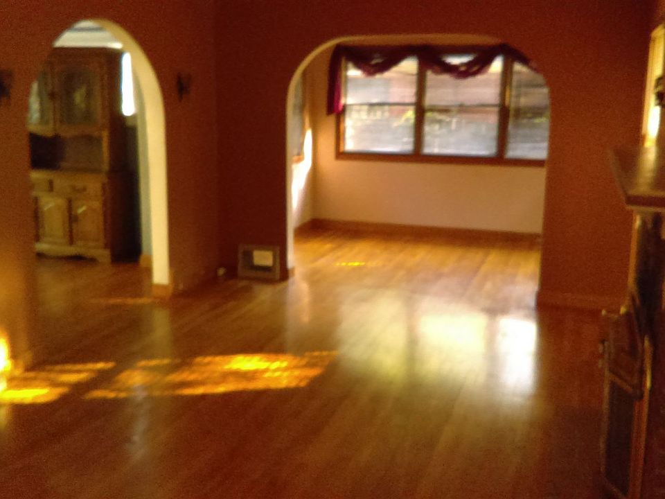 410 Carpenter Living Room Pic 2017